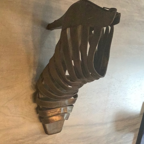 Pewter color Strapped sandals - Picture 3 of 15